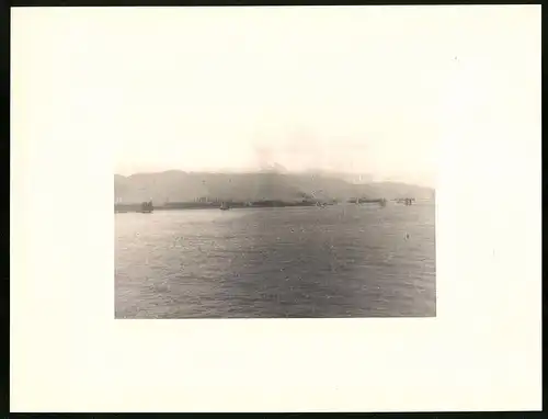 Fotoalbum mit 90 Fotogravur, Ansicht Beppu, Strassen mit Geschäften, Geisha, Segelschiff, Eisenbahnbrücke, Rikscha