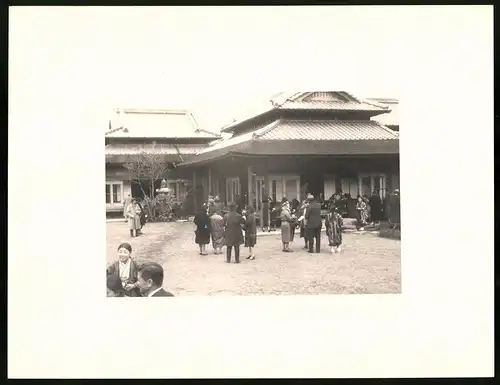Fotoalbum mit 90 Fotogravur, Ansicht Beppu, Strassen mit Geschäften, Geisha, Segelschiff, Eisenbahnbrücke, Rikscha