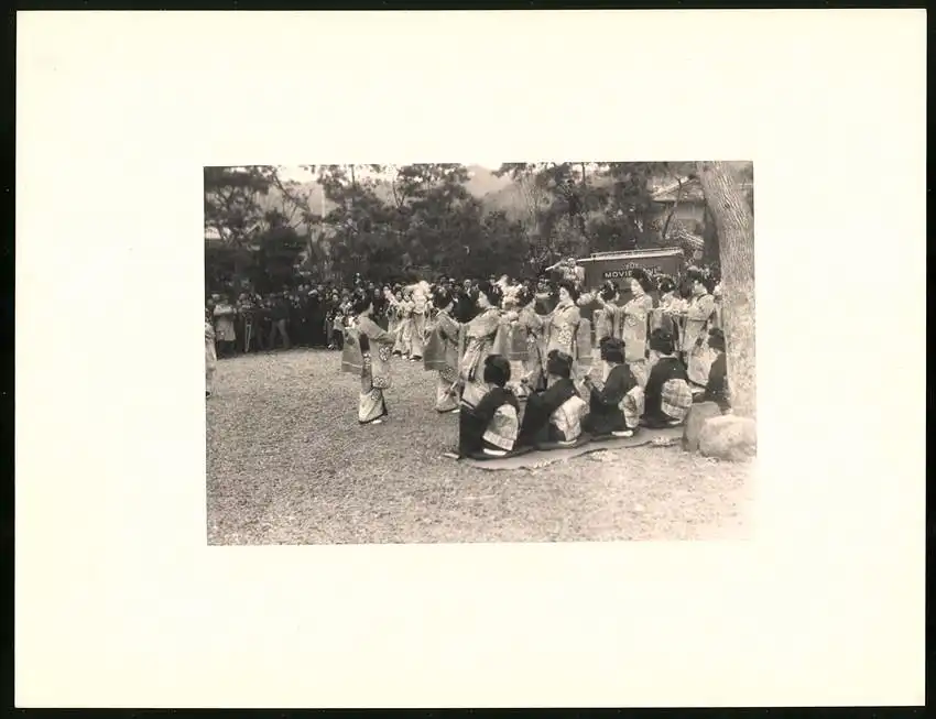 Fotoalbum mit 90 Fotogravur, Ansicht Beppu, Strassen mit Geschäften, Geisha, Segelschiff, Eisenbahnbrücke, Rikscha 53