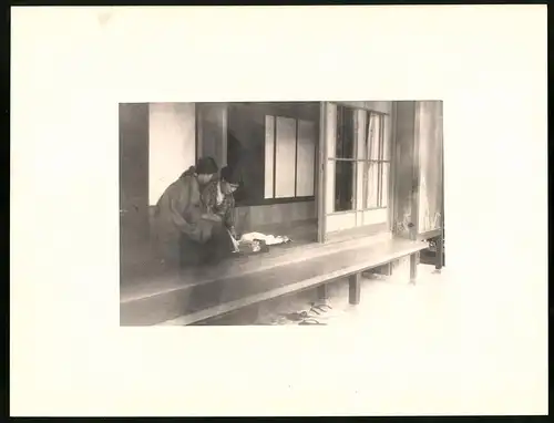 Fotoalbum mit 90 Fotogravur, Ansicht Beppu, Strassen mit Geschäften, Geisha, Segelschiff, Eisenbahnbrücke, Rikscha