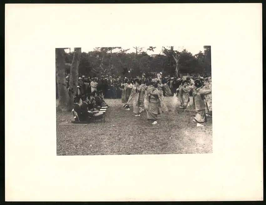 Fotoalbum mit 90 Fotogravur, Ansicht Beppu, Strassen mit Geschäften, Geisha, Segelschiff, Eisenbahnbrücke, Rikscha 55