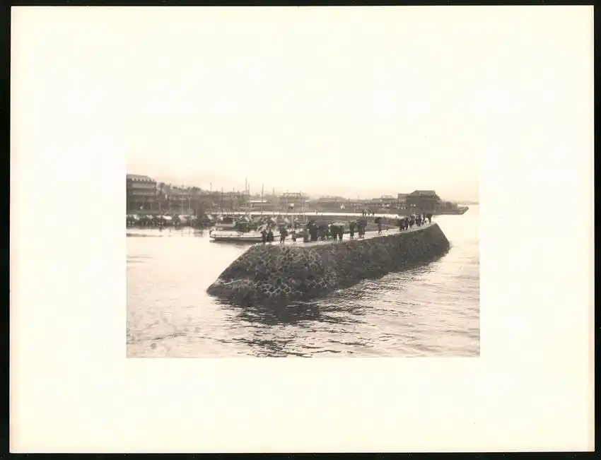 Fotoalbum mit 90 Fotogravur, Ansicht Beppu, Strassen mit Geschäften, Geisha, Segelschiff, Eisenbahnbrücke, Rikscha 56