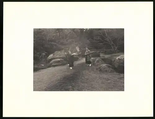 Fotoalbum mit 90 Fotogravur, Ansicht Beppu, Strassen mit Geschäften, Geisha, Segelschiff, Eisenbahnbrücke, Rikscha