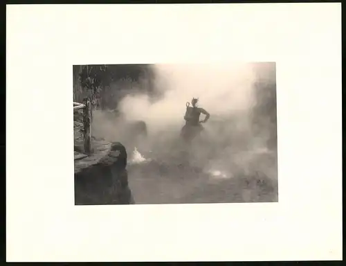 Fotoalbum mit 90 Fotogravur, Ansicht Beppu, Strassen mit Geschäften, Geisha, Segelschiff, Eisenbahnbrücke, Rikscha