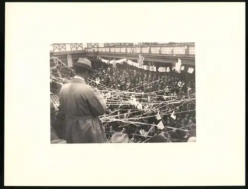 Fotoalbum mit 90 Fotogravur, Ansicht Beppu, Strassen mit Geschäften, Geisha, Segelschiff, Eisenbahnbrücke, Rikscha