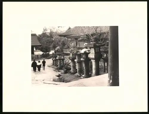 Fotoalbum mit 90 Fotogravur, Ansicht Beppu, Strassen mit Geschäften, Geisha, Segelschiff, Eisenbahnbrücke, Rikscha