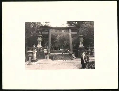 Fotoalbum mit 90 Fotogravur, Ansicht Beppu, Strassen mit Geschäften, Geisha, Segelschiff, Eisenbahnbrücke, Rikscha