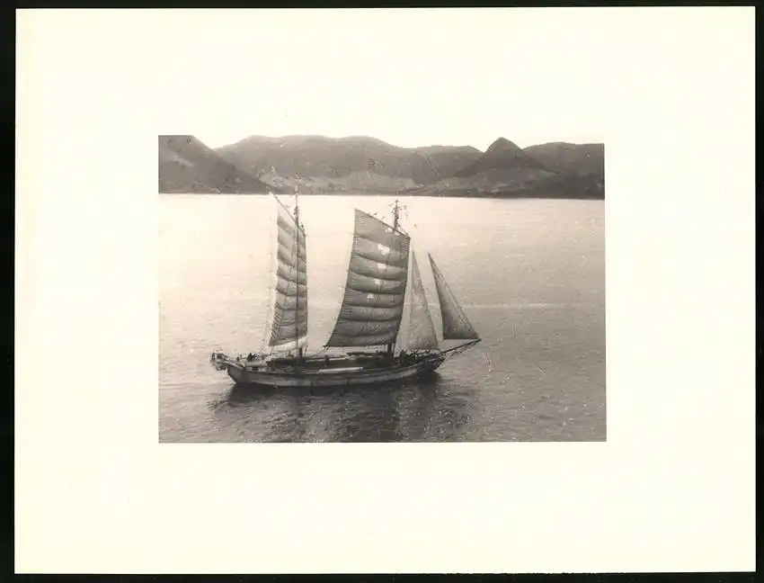 Fotoalbum mit 90 Fotogravur, Ansicht Beppu, Strassen mit Geschäften, Geisha, Segelschiff, Eisenbahnbrücke, Rikscha 9