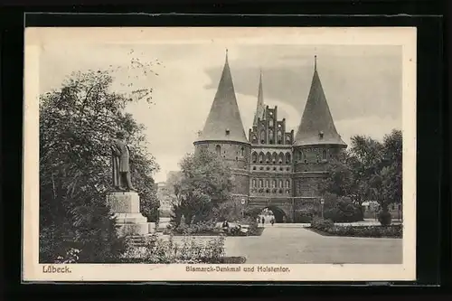 AK Lübeck, Bismarck-Denkmal und Holstentor