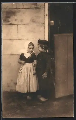 AK Kleines niederländisches Pärchen in Trachten