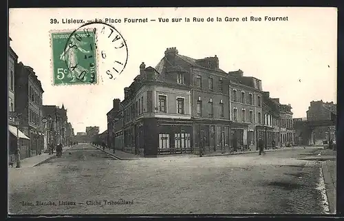 AK Lisieux, La Place Fournet, Vue sur la Rue de la Gare et Rue Fournet