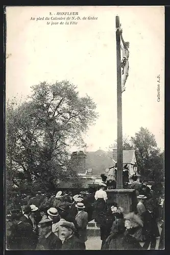 AK Honfleur, Au pied du Calvaire de N.-D. de Grace le Jour de la Fete