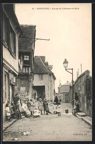 AK Honfleur, La rue de l`Homme-en-Bois