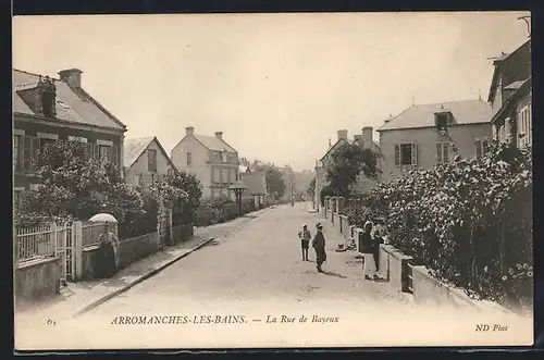 AK Arromanches-les-Bains, La Rue de Bayeux