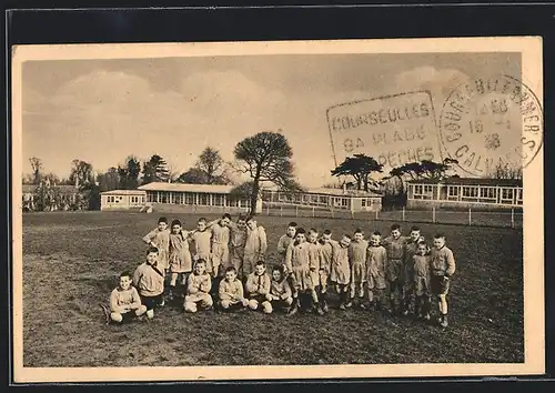 AK Graye-sur-Mer, Préventorium, Le terrain de jeux et les pavillons