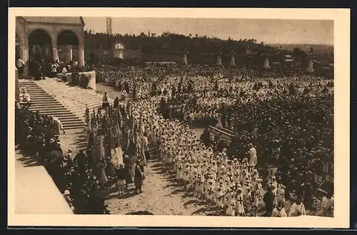 AK Lisieux, La Basilique, Une Cérémonie sur le Parvis