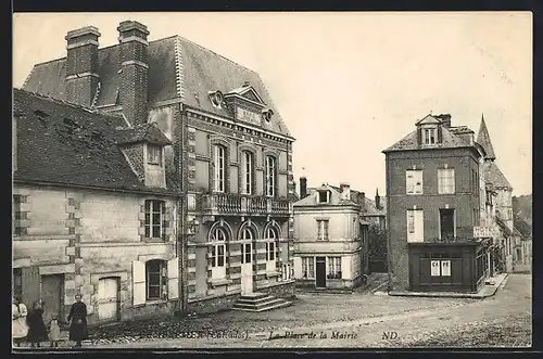 AK Cambremer, la place de la Mairie, hôtel Letellier