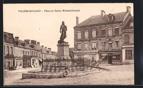 AK Villers-Bocage, Place et Statue Richard-Lenoir