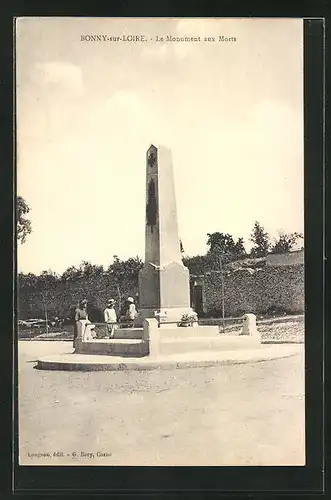 AK Bonny-sur-Loire, Le Monument aux Morts