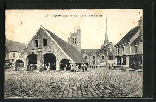 AK Égreville, La Halle et l`Eglise