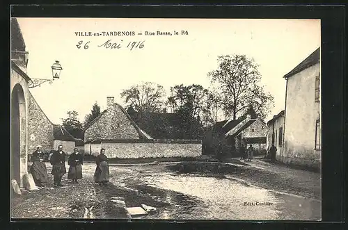 AK Ville-en-Tardenois, Vue en Rue Basse, le Ru