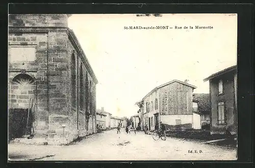 AK St-Mard-sur-le-Mont, Rue de la Marmotte, Strassenpartie