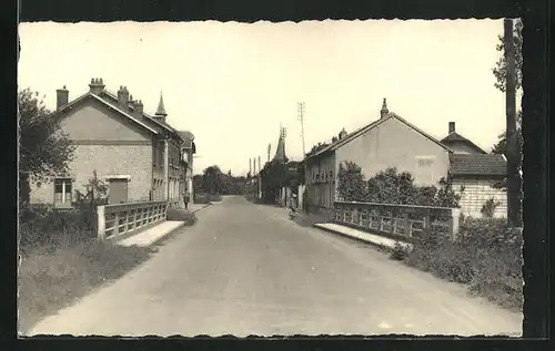 AK Saint-Etienne-sur-Suippe, Grande Rue, Le Pont sur la Suippe