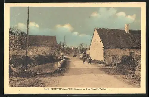 AK Beauvais-la-Noue, Rue Gabriel-Vaillant, Strassenpartie mit Passanten