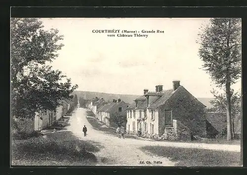 AK Courthiézy, Grande Rue vers Château Thierry, Strassenpartie mit Passanten