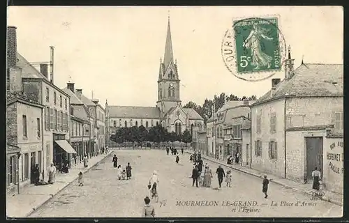 AK Mourmelon-le-Grand, la Place d'Armes et l'Eglise