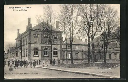 AK Mourmelon-le-Grand, Mairie et Ecoles