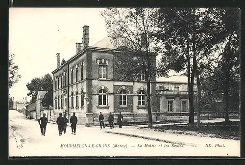 AK Mourmelon-le-Grand, la Mairie et les Ecoles