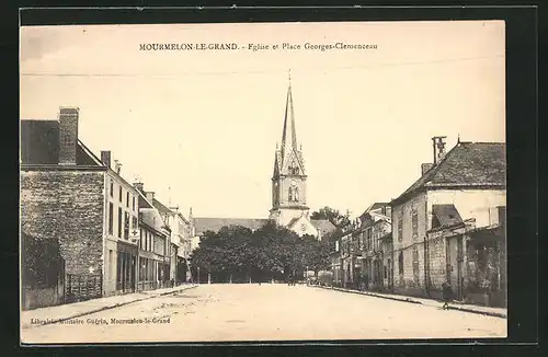 AK Mourmelon-le-Grand, Eglise et Place Georges-Clemenceau