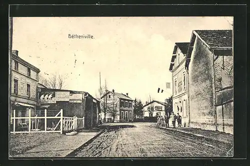 AK Betheniville, Vue dans une Rue avec Hotel