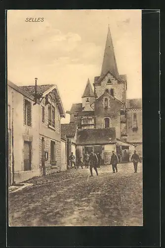 AK Selles, Ortsansicht mit Soldaten und Kirche