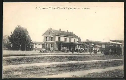 AK St-Hilaire-au-Temple, La Gare, Blick zum Bahnsteig am Bahnhof