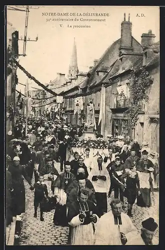 AK Notre-Dame-de-la-Délivrande, La Procession