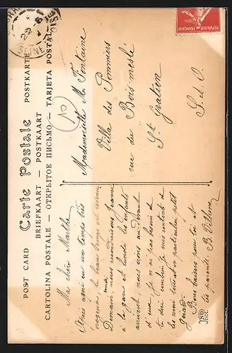 AK Cricquebœuf, Mann fährt Fahrrad auf einer Strasse im Ort