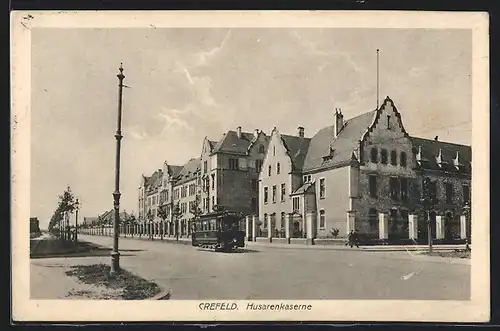 AK Crefeld, Strassenbahn vor der Husarenkaserne