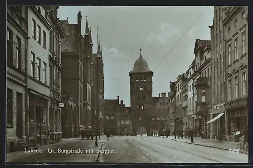 AK Lübeck, Grosse Burgstrasse mit Burgtor