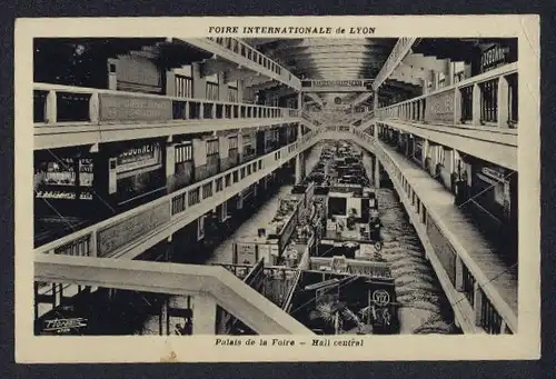 AK Lyon, Foire International, Palais de la Foire, Hall Central, Ausstellung