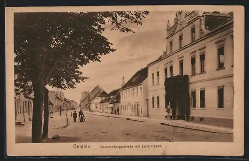 AK Genthin, Brandenburgerstrasse mit Landratsamt
