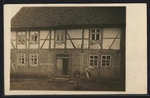 Foto-AK Edesheim /Leinetal, Haus Familie Thomas mit Besitzerpaar