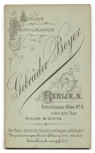 Fotografie Gebrüder Beyer, Berlin, Schönhauser Allee 6, Älterer Herr mit Vollbart und leichter Glatze im Anzug