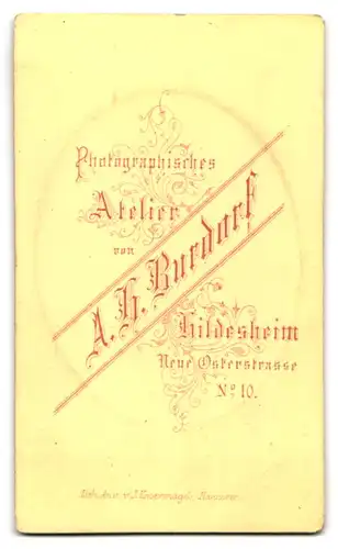 Fotografie A. H. Burdorf, Hildesheim, Neue Osterstrasse 10, Attraktive junge Frau mit Kreuzkette und Hochsteckfrisur