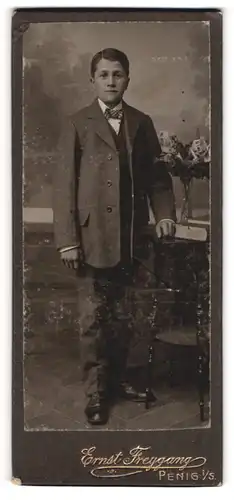 Fotografie Ernst Freygang, Penig i. S., Junger hübscher Mann im Anzug und mit Krawatte