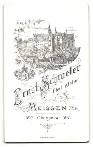 Fotografie Ernst Schroeter, Meissen, Obergasse 597, Attraktives junges Paar, Dame mit Perlenkette, Herr im Anzug