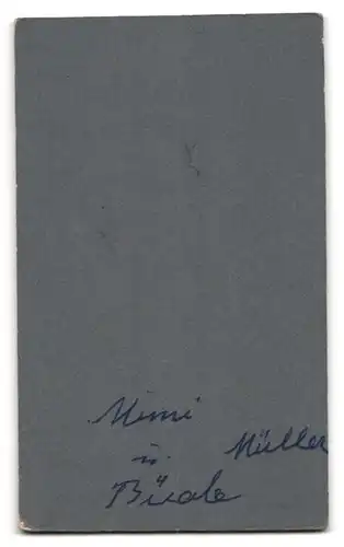 Fotografie W. Merx, München, Dachauerstrasse 19-21, Mimi Müller und Bruder in feinen Zwirn