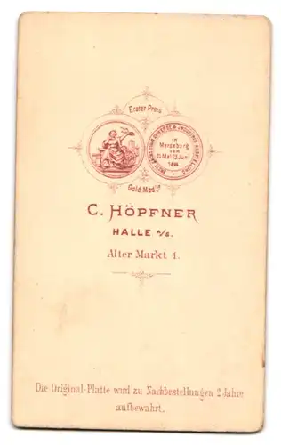 Fotografie C. Höpfner, Halle /Saale, Alter Markt 1, Junge Christin im schlichten Kleid