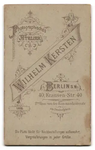 Fotografie Wilhelm Kersten, Berlin, Krausen-Strasse 40, Bürgerlicher Herr mit Schnauzer im Anzug